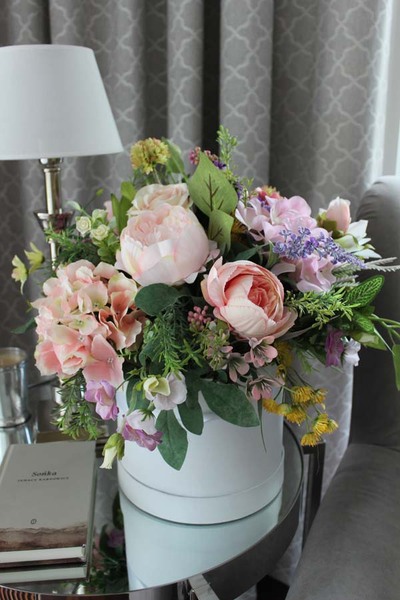 Christine, bukiet Flowerbox / kompozycja wys.44cm