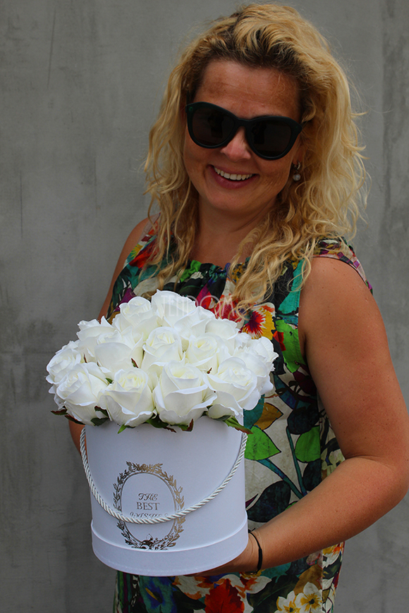 Biały Box, kompozycja kwiatowa / bukiet / Flowerbox, wys.24cm