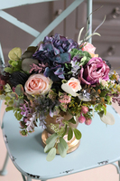 Martha, wypożyczenie kompozycji kwiatowej w złotym pucharze 1 szt., wys.36cm