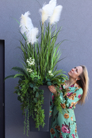 Gertruda Premium Black, trawy w czarnej donicy z dekoracjami, wys.160cm