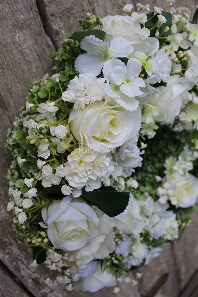 Biały wianek komunijny na drzwi, śr. 42cm