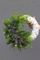 Original III, zielony - fioletowy wianek na białej wiklinie, śr.28cm