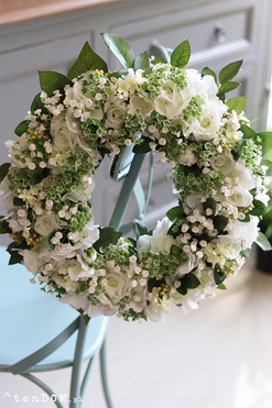 Etiuda, delikatny kwiatowy wianek na drzwi, śr.38cm