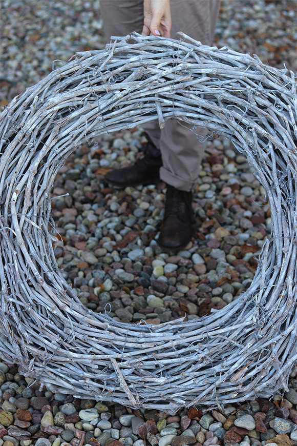 Grande Wreath, ogromny wianek  z szarych gałązek, śr.84cm