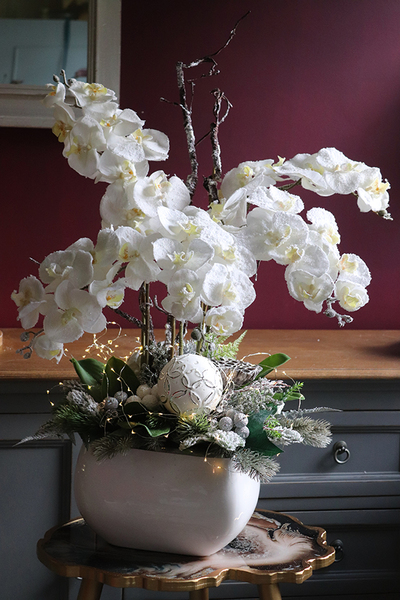 Glamour Winter 2, zimowy storczyk w białej eleganckiej donicy, wys.64cm