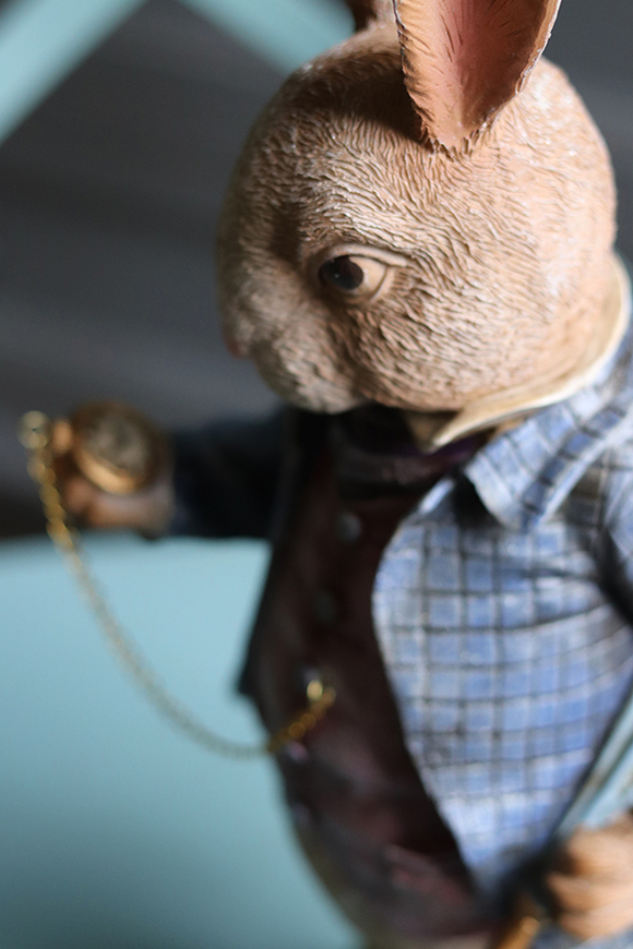 figurka Królik z Krainy Czarów A, wys.40.5cm