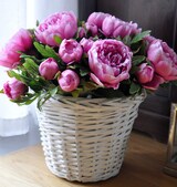 bogaty kosz z fioletoworóżowymi piwoniami Provance, 50x50cm 