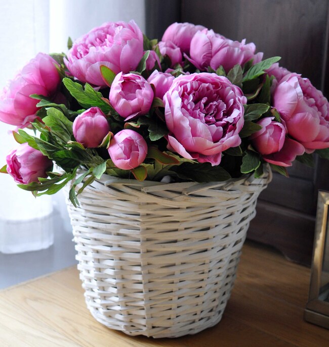 bogaty kosz z fioletoworóżowymi piwoniami Provance, 50x50cm 