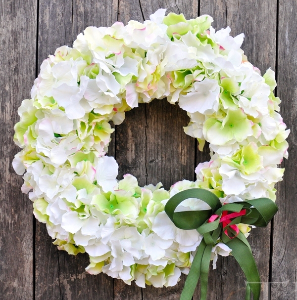 Biało-zielona Hortensja wianek na drzwi, śr.37cm 
