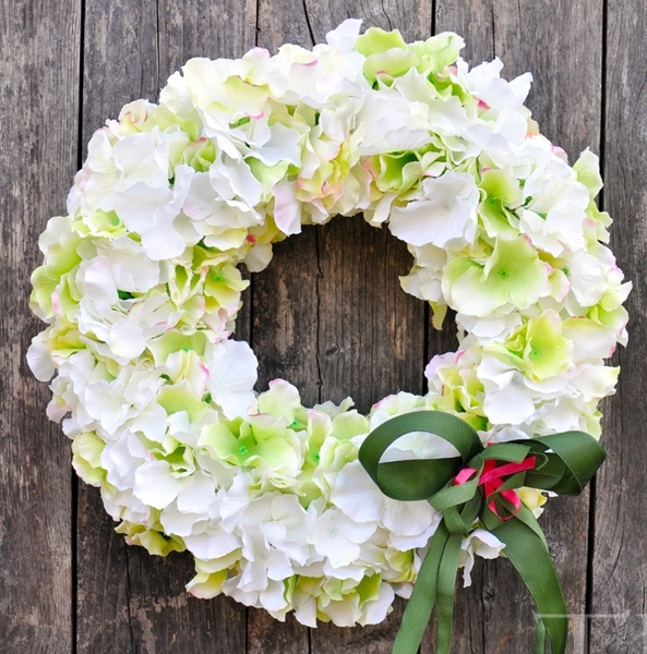 Biało-zielona Hortensja wianek na drzwi, śr.37cm 