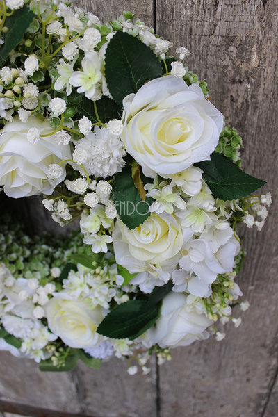 Biały wianek komunijny na drzwi, śr. 42cm