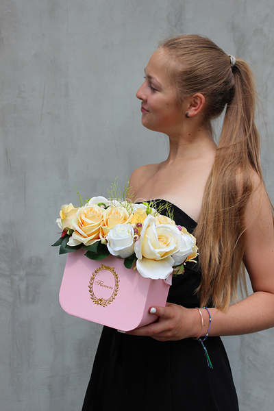 box Summer Time, kompozycja kwiatowa / bukiet / Flowerbox, wys.22cm