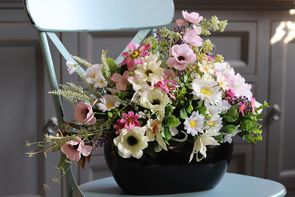 kompozycja kwiatowa / bukiet w ceramicznym naczyniu, Piękna Łąka, wys.40x50x28cm