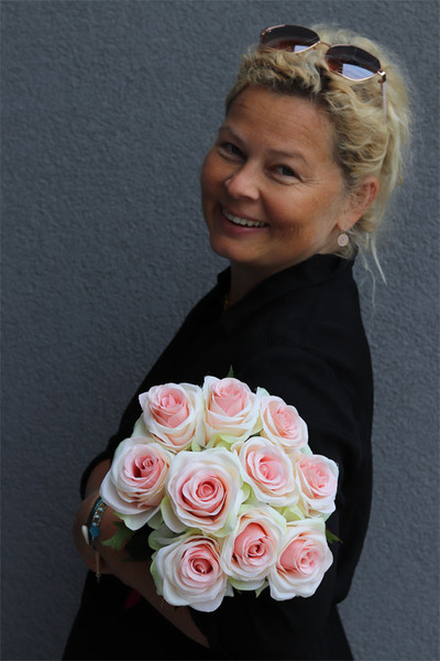 bukiet 10szt. jasnoróżowo-kremowych róż, Pink&Cream, wys.30cm