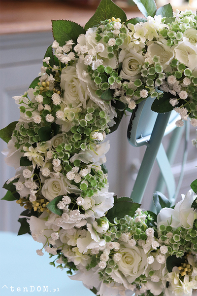 Etiuda, delikatny kwiatowy wianek na drzwi, śr.38cm