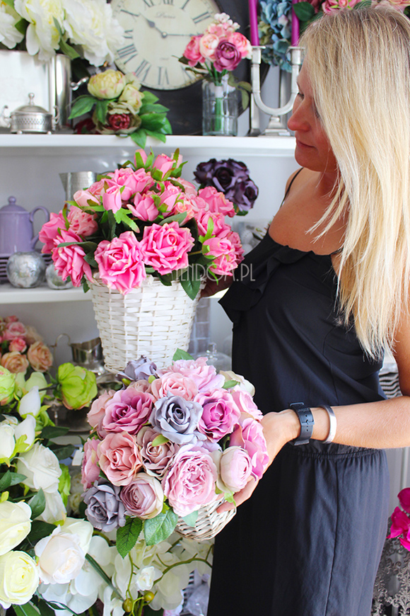 bogaty kosz z różowymi różami Romance wys.40x35x35cm