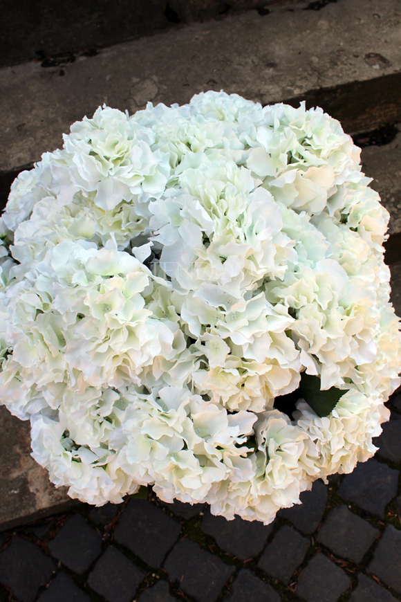 bardzo bogaty kosz z białymi hortensjami Provance, wys.67cm 