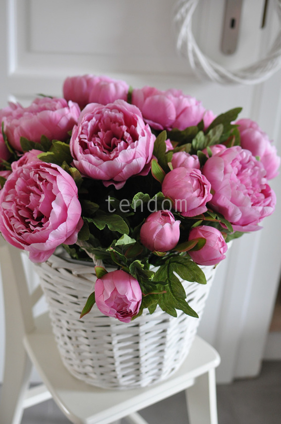 bogaty kosz z fioletoworóżowymi piwoniami Provance, 50x50cm 