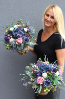 Martha, wypożyczenie kompozycji kwiatowej w złotym pucharze 1 szt., wys.36cm