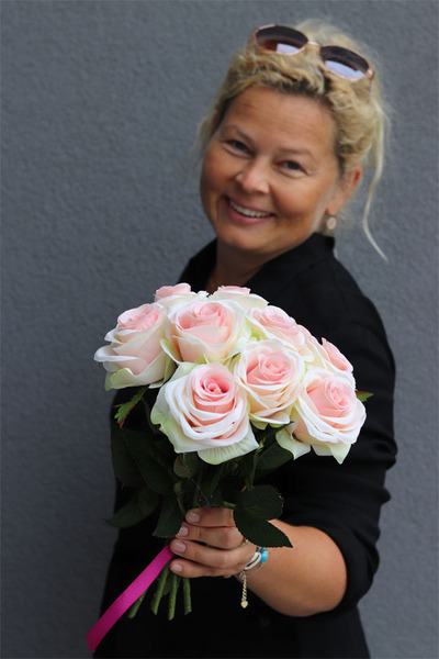 bukiet 10szt. jasnoróżowo-kremowych róż, Pink&Cream, wys.30cm