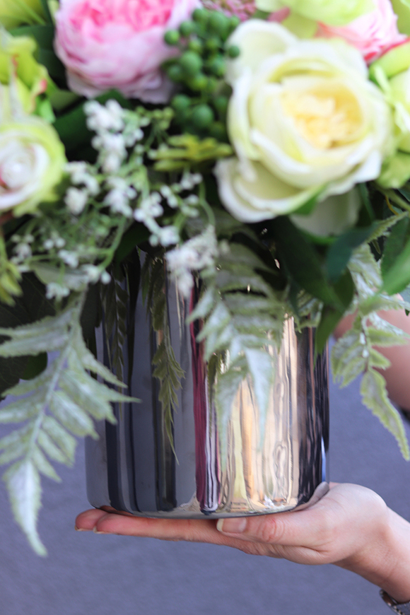 Gertruda, barwna kompozycja w srebrnym naczyniu, wys.36cm, śr.36cm