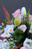 Mistre, wiosenna kompozycja kwiatowa w drewnianej skrzyneczce, wys.40cm