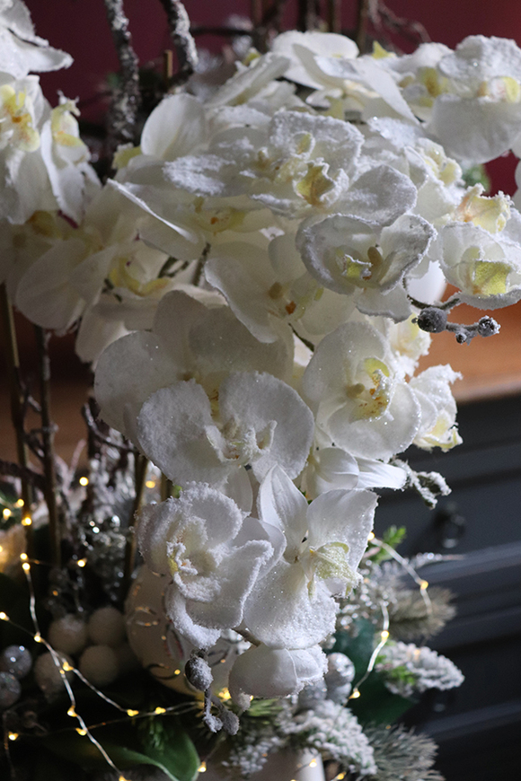 Glamour Winter 2, zimowy storczyk w białej eleganckiej donicy, wys.64cm