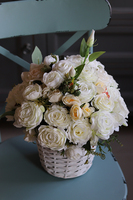 bogaty kosz z białymi różami i piwoniami, Premium Romance, wys.37cm