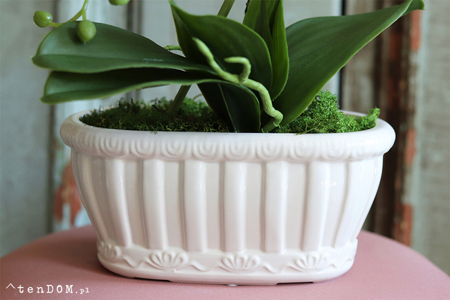 Nelia 2, sztuczny storczyk w białej podłużnej donicy, wys.46cm