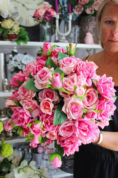 bogaty kosz z różowymi różami Romance wys.40x35x35cm