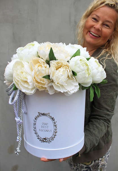 kompozycja kwiatowa / bukiet / Flowerbox Samantha wys.35cm