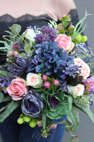 Martha, wypożyczenie kompozycji kwiatowej w złotym pucharze 1 szt., wys.36cm