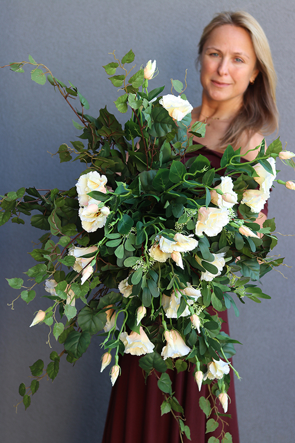 Eustoma, efektowny bukiet dekoracja nagrobna, wym.48x87cm