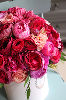 bogaty flowerbox / kompozycja z różowych kwiatów, Georgina, wys.53cm