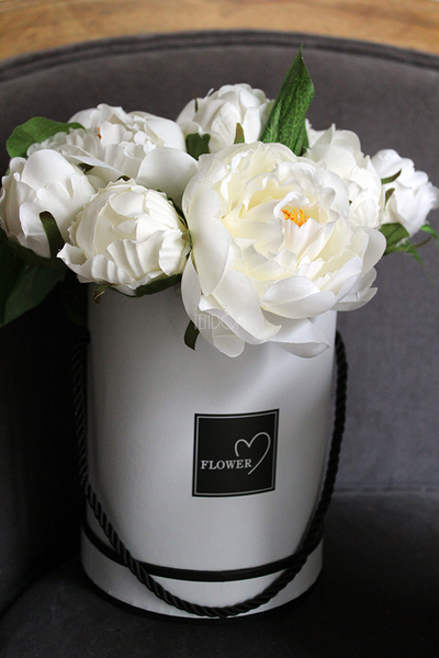 kompozycja kwiatowa / bukiet flowerbox Biała Peonia wys.27cm