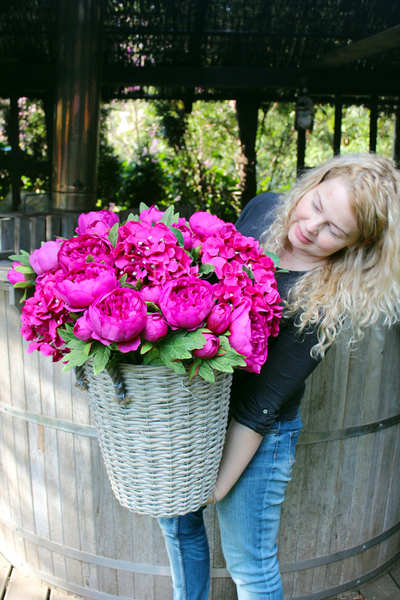 bardzo bogaty kosz z ciemnoróżowymi hortensjami i peoniami Provance,  wys.55cm 