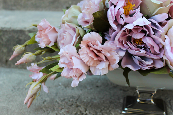 kompozycja kwiatowa Emilie, brudny róż, 48x28cm, wys.32cm