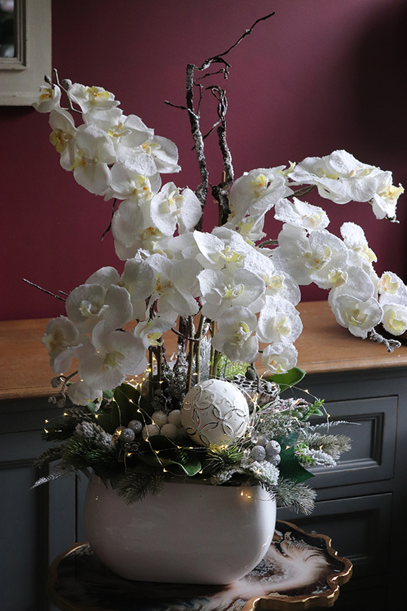 Glamour Winter 2, zimowy storczyk w białej eleganckiej donicy, wys.64cm