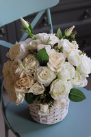 bogaty kosz z białymi różami i piwoniami, Premium Romance, wys.37cm
