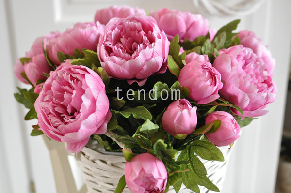 bogaty kosz z fioletoworóżowymi piwoniami Provance, 50x50cm 