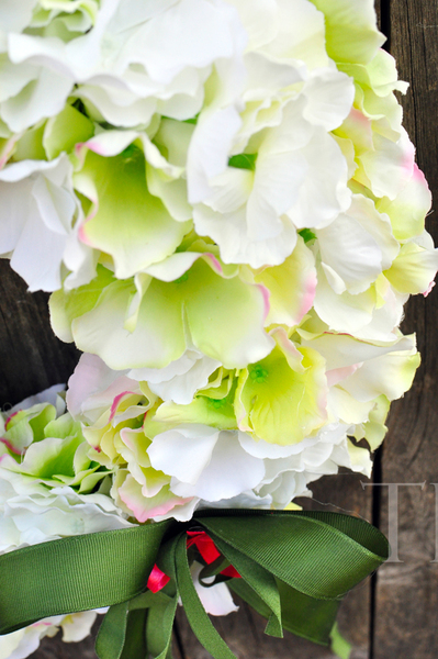 Biało-zielona Hortensja wianek na drzwi, śr.37cm 