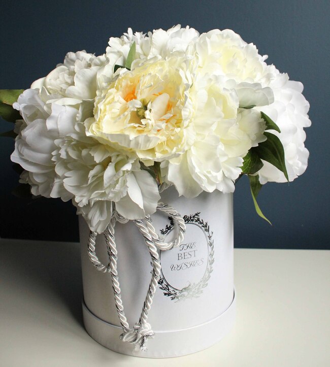 kompozycja kwiatowa / bukiet / Flowerbox Samantha wys.35cm