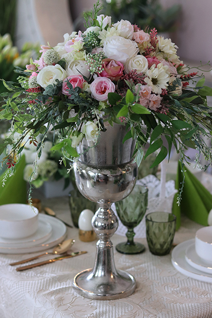 kompozycja kwiatowa Manfredo w Pucharze, wys.64cm