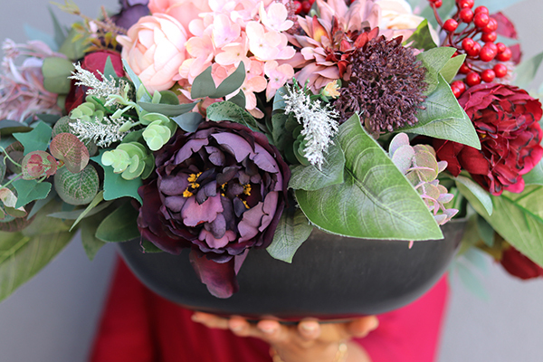 England Reseni, kompozycja nagrobna w szarej misie, wym.39x57cm 