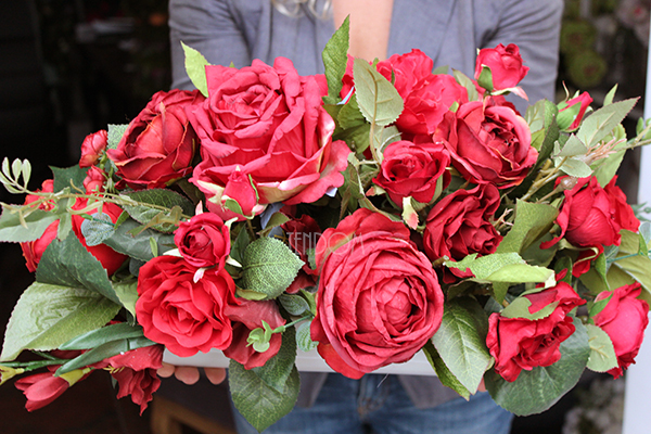 piękna kompozycja kwiatowa Red Fire, wys.28cm