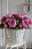 bogaty kosz z fioletoworóżowymi piwoniami Provance, 50x50cm 