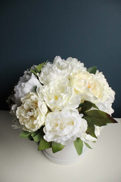 kompozycja kwiatowa / bukiet / Flowerbox Samantha wys.35cm