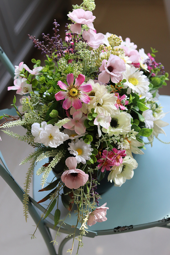 kompozycja kwiatowa / bukiet w ceramicznym naczyniu, Piękna Łąka, wys.40x50x28cm