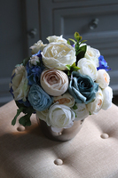 Blue Ocean, atrakcyjna kompozycja kwiatowa / bukiet, wys.28cm 