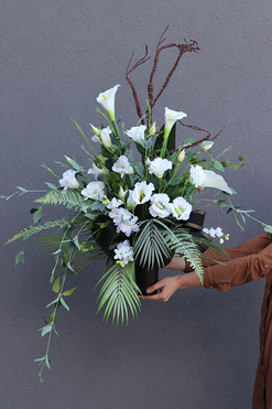 Nerusa Karlitto, bogaty bukiet nagrobny z kallą i eustomą, dł.80cm